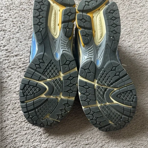 New Balance 1906R White and Blue Sneakers. US Women’s 9.5 - Picture 4 of 6